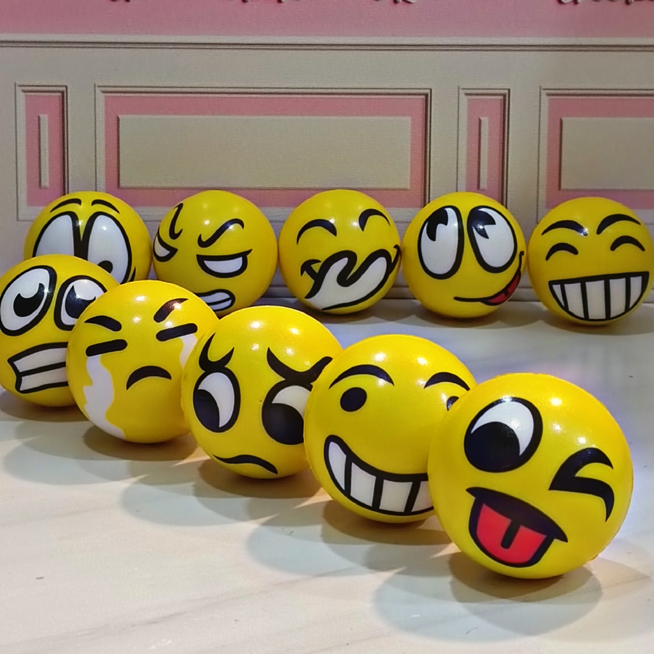 توپ اسفنجی ایموجی