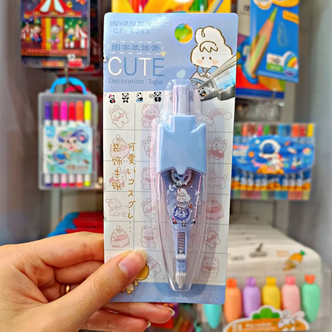 حاشیه زن فانتزی دفتر و کتاب