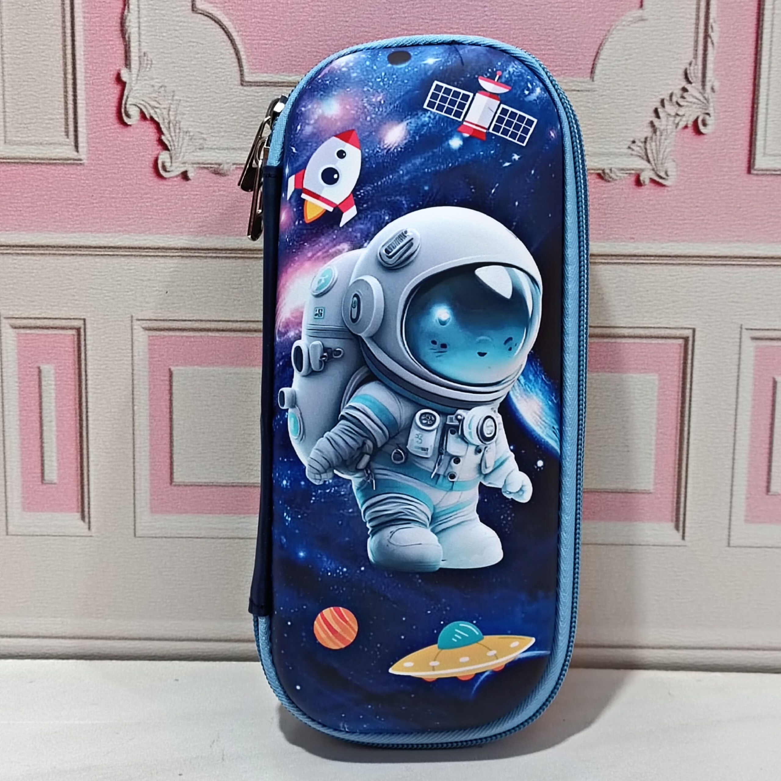 جامدادی برجسته فضانورد