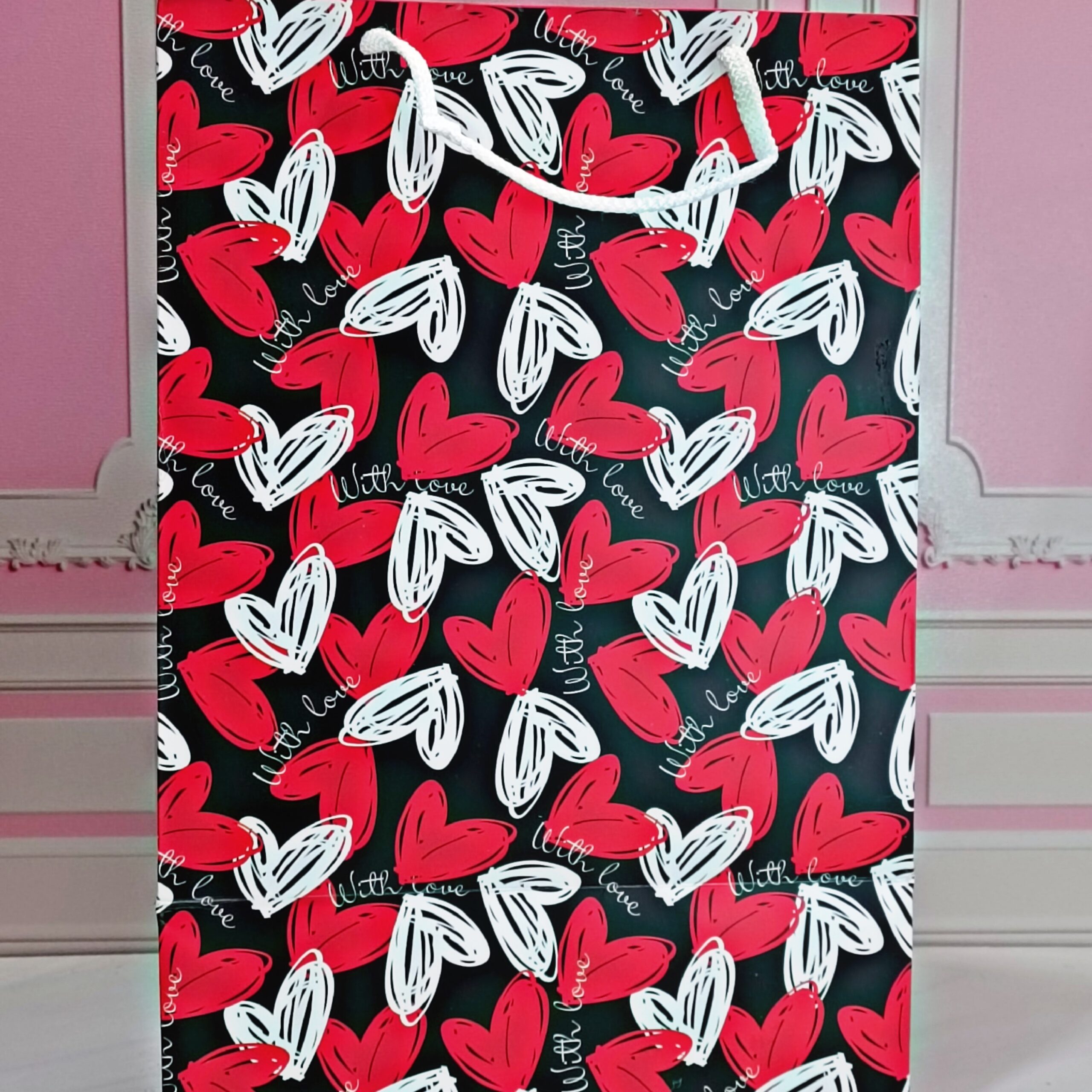 ساک کادو قرمز و مشکی